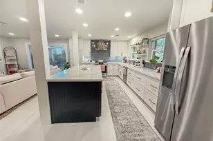 202 Pine St, Lake Jackson, TX 77566 - Photo 11