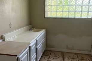 7715 W Hardy Rd, Houston, TX 77022 - Photo 5