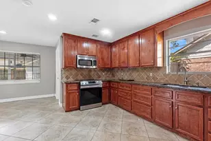 711 Lodgehill Ln, Houston, TX 77090 - Photo 7