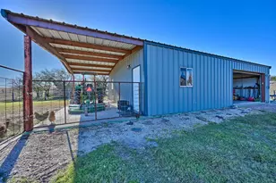 1733 Co Rd 376, Shiner, TX 77984 - Photo 27