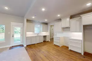 58 Lantana Ct, Lake Jackson, TX 77566 - Photo 5