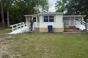 116 Avenue C, Brazoria, TX 77422 - Photo 1