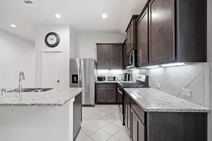 2434 Abbot Brk Dr, Rosharon, TX 77583 - Photo 5