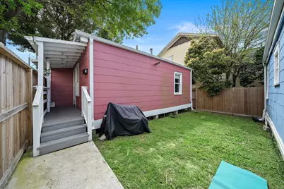 609 Sealy Avenue, Galveston, TX 77550 - Photo 9