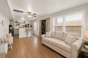 609 Sealy Ave, Galveston, TX 77550 - Photo 3