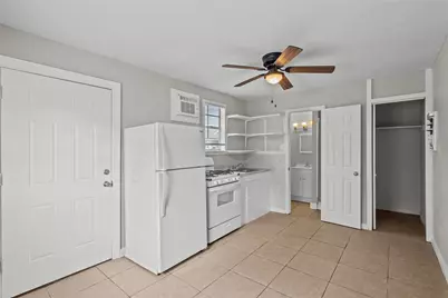 311 9th Street N #D, Texas City, TX 77590 - Photo 3