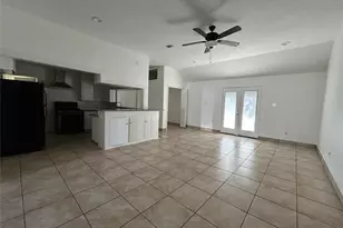 1108 Redbud Cir, Pasadena, TX 77502 - Photo 3