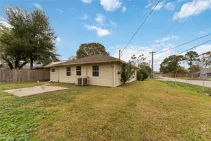 5042 Bataan Rd, Houston, TX 77033 - Photo 27