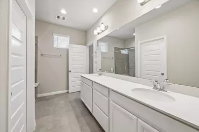 9808 Rugged Oaks Drive, Houston, TX 77080 - Photo 17
