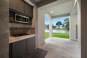 18658 Martinique Dr, Houston, TX 77058 - Photo 33