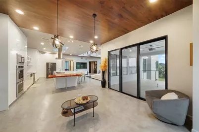 18658 Martinique Drive, Houston, TX 77058 - Photo 9