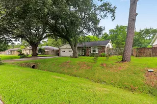 9915 Forest Hollow Dr, Baytown, TX 77521 - Photo 5