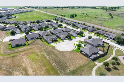 806 Honeysuckle Court, Sealy, TX 77474 - Photo 5