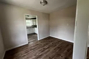 8606 Prairie View Dr, Houston, TX 77088 - Photo 5