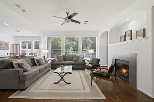 2 Stone Arrow Pl, The Woodlands, TX 77382 - Photo 3