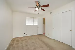 7158 Sharpview Dr, Houston, TX 77074 - Photo 23