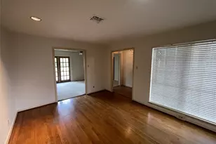 7158 Sharpview Dr, Houston, TX 77074 - Photo 9