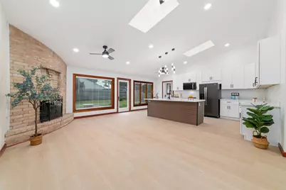 11411 Ash Creek Drive, Houston, TX 77043 - Photo 7