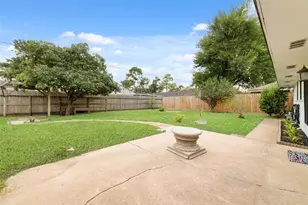 11411 Ash Creek Dr, Houston, TX 77043 - Photo 25