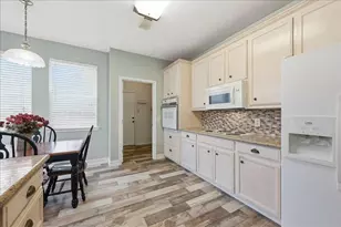 805 Hickory Trail, Orange, TX 77632 - Photo 9