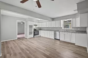 1004 S 2nd St, La Porte, TX 77571 - Photo 5