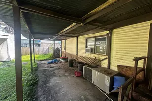 13023 Maplewood Ln, Old River Winfree, TX 77535 - Photo 5