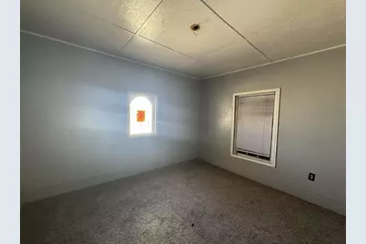 155 N 2nd Street, Slaton, TX 79364 - Photo 5