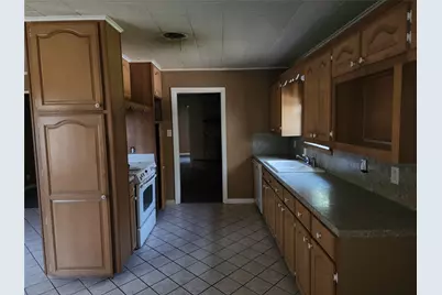 512 Camellia Avenue, Orange, TX 77630 - Photo 9