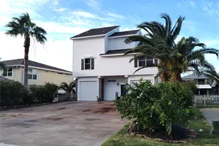 1318 Hawaii Dr, Tiki Island, TX 77554 - Photo 37