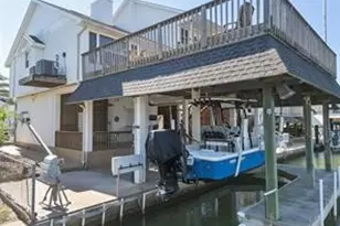 1318 Hawaii Dr, Tiki Island, TX 77554 - Photo 7