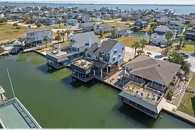 1318 Hawaii Drive, Tiki Island, TX 77554 - Photo 3