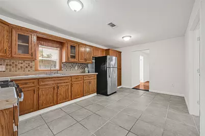 715 N 1st Street, Baytown, TX 77520 - Photo 7