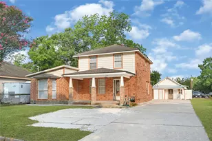 715 N 1st St, Baytown, TX 77520 - Photo 25