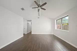 10914 Sagepark Ln, Houston, TX 77089 - Photo 5