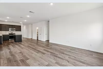 1009 S Oakhurst Drive, Dayton, TX 77535 - Photo 9