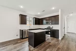 1009 S Oakhurst Dr, Dayton, TX 77535 - Photo 5