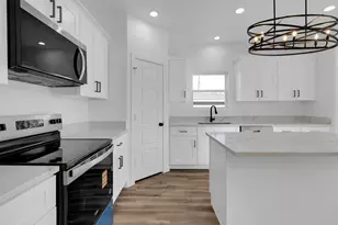 104 Runnels St, Willis, TX 77378 - Photo 7