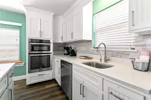 319 Pompano Ln, Freeport, TX 77541 - Photo 15