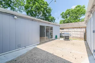14415 Locke Ln, Houston, TX 77077 - Photo 25