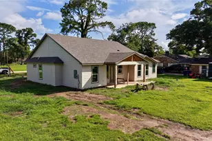 6610 Spencer Dr, Jones Creek, TX 77541 - Photo 13