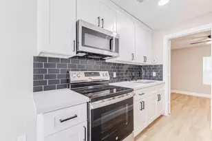 1054 Dewalt St, Houston, TX 77088 - Photo 7