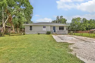 234 Bay Oaks Dr, La Porte, TX 77571 - Photo 1