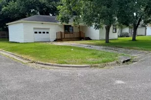 1110 Jarrett St, Liberty, TX 77575 - Photo 3