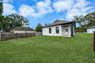 1904 Bell St, Dayton, TX 77535 - Photo 27