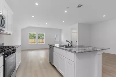 523 Robin Street, Angleton, TX 77515 - Photo 5