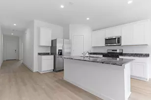 523 Robin St, Angleton, TX 77515 - Photo 3