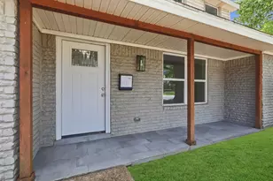 7826 Twin Hills Dr, Houston, TX 77071 - Photo 7