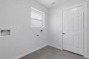 7826 Twin Hills Dr, Houston, TX 77071 - Photo 27