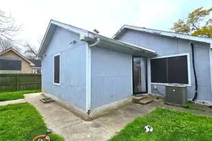 2116 1/2 Louisiana St, Baytown, TX 77520 - Photo 13