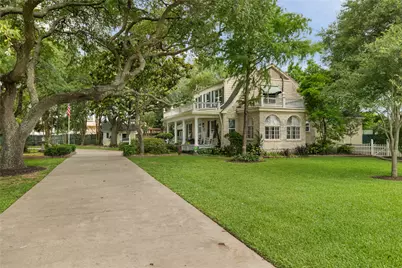 916 E James Street, Baytown, TX 77520 - Photo 3